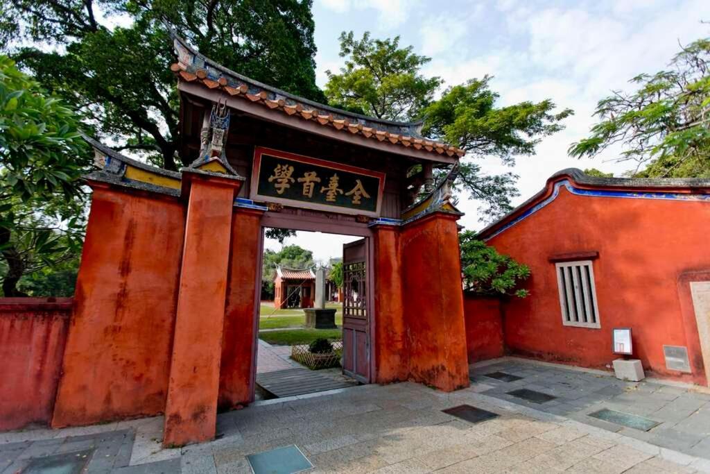 旅人船說 Dock Inn Tainan Exteriör bild